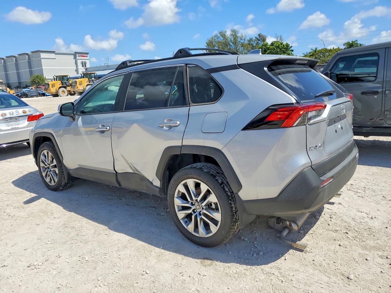 2025 Toyota Rav4 Xle Premium - Image 3