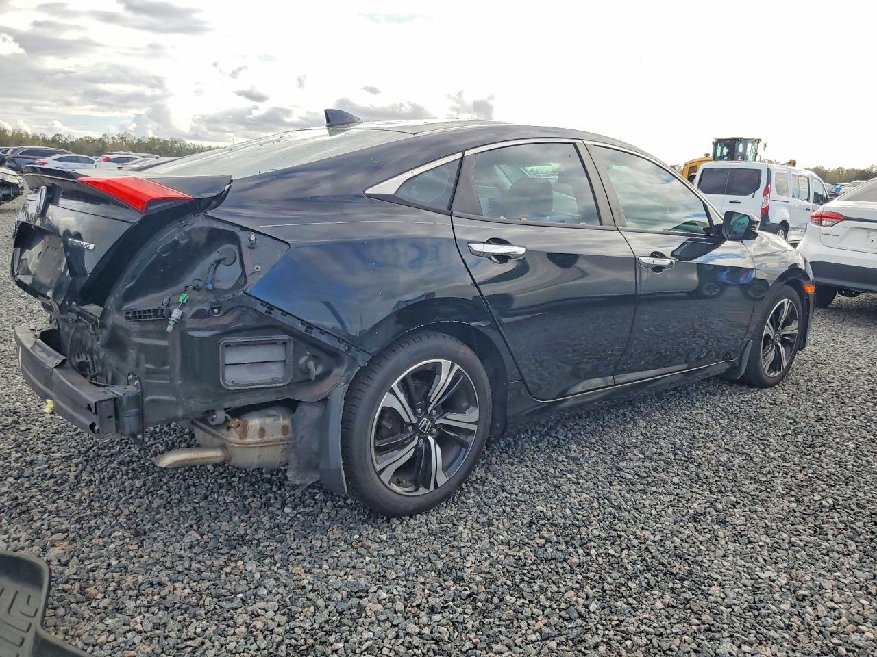2016 Honda Civic Touring - Фото 3
