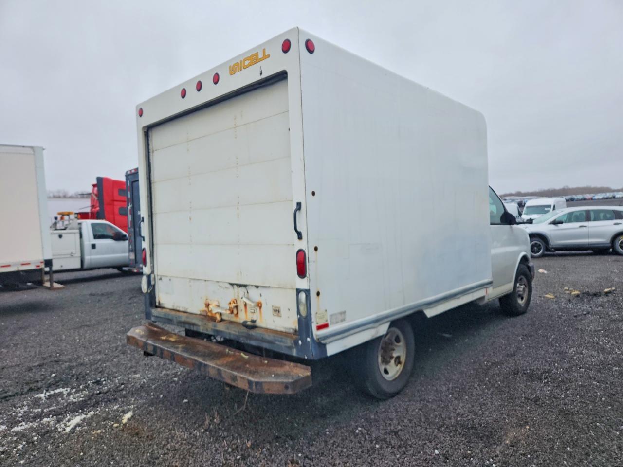 2009 GMC Savana Cutaway G3500 - Image 3