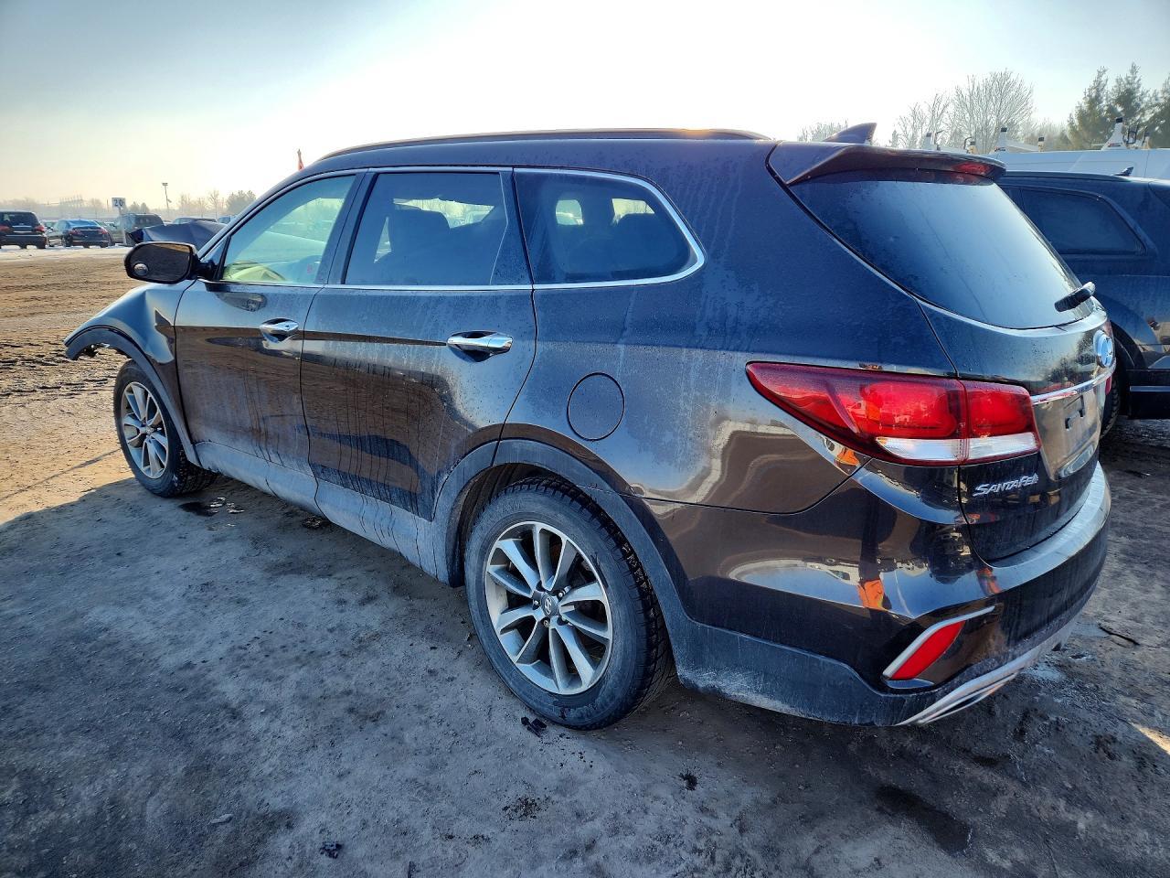 2017 Hyundai Santa Fe Se - Image 2