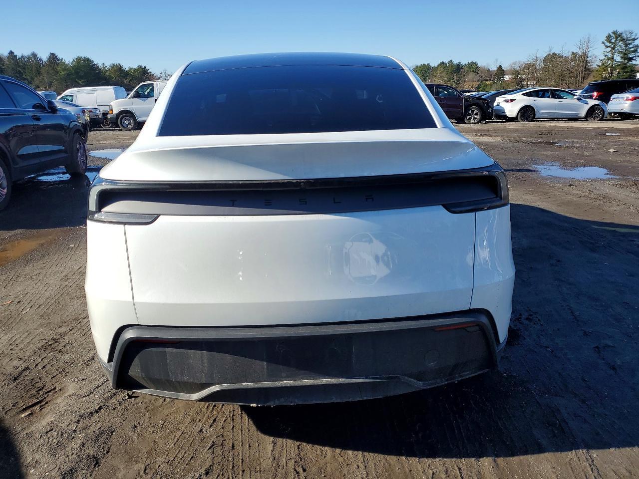 2026 Tesla Model Y - Фото 6