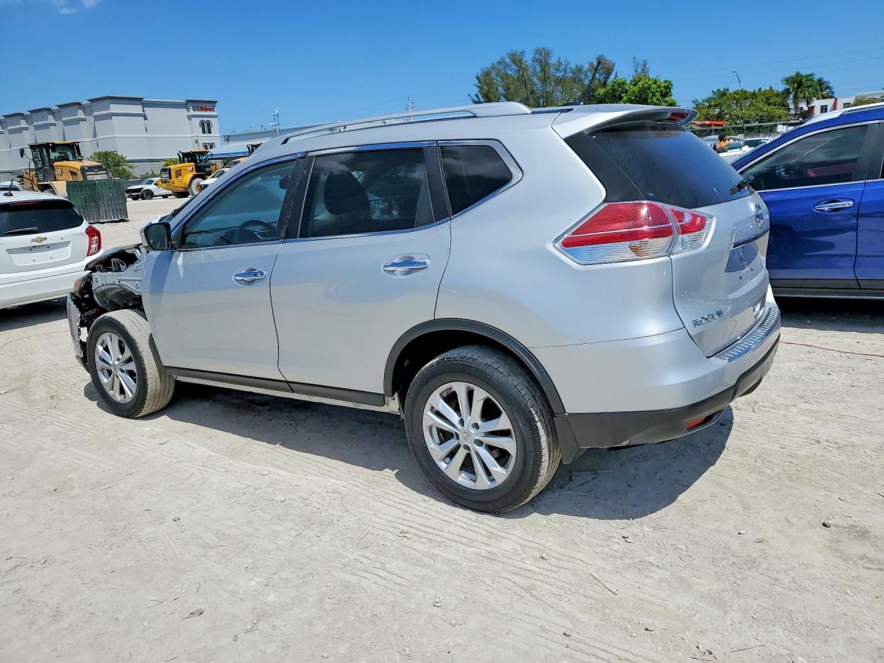 2016 Nissan Rogue Sv - Image 2