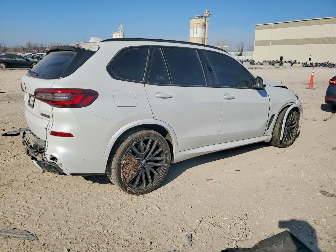 2020 BMW X5 M50I - Фото 3