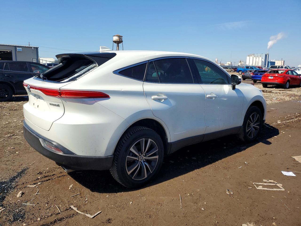 2022 Toyota Venza Le - Фото 3