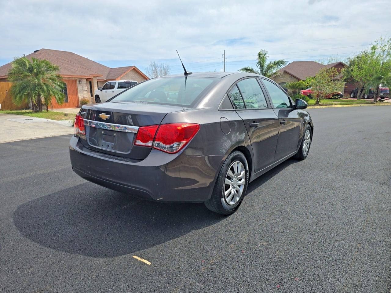 2014 Chevrolet Cruze Ls - Image 4