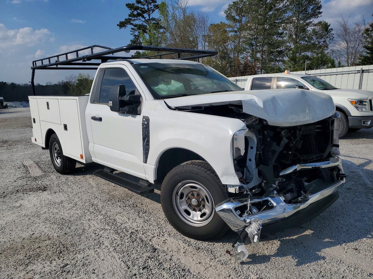 2025 Ford F250 Super Duty Utility / Service Truck - Image 4