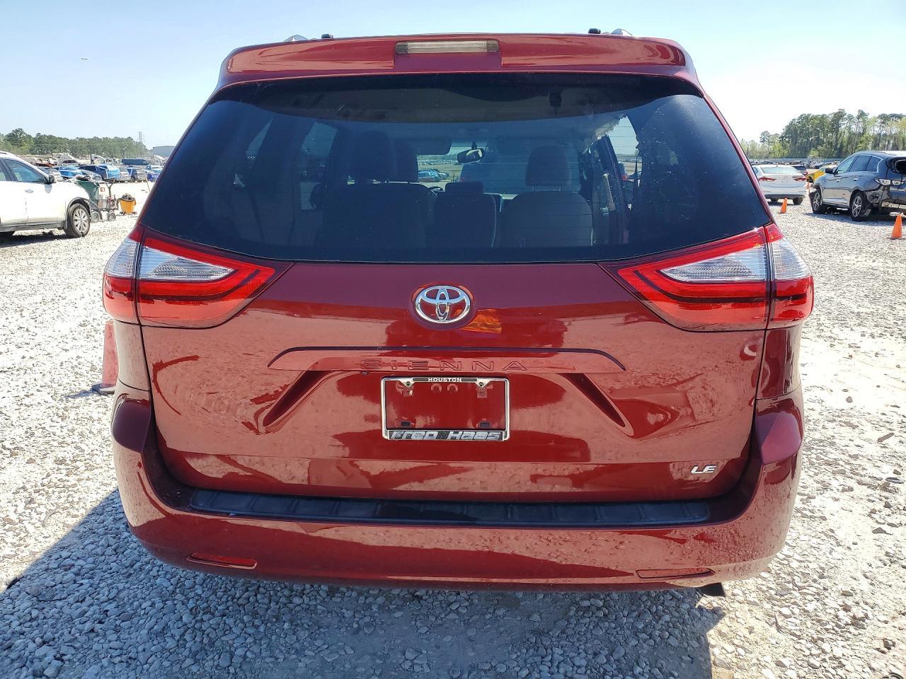 2016 Toyota Sienna Le 8-Passenger - Фото 6