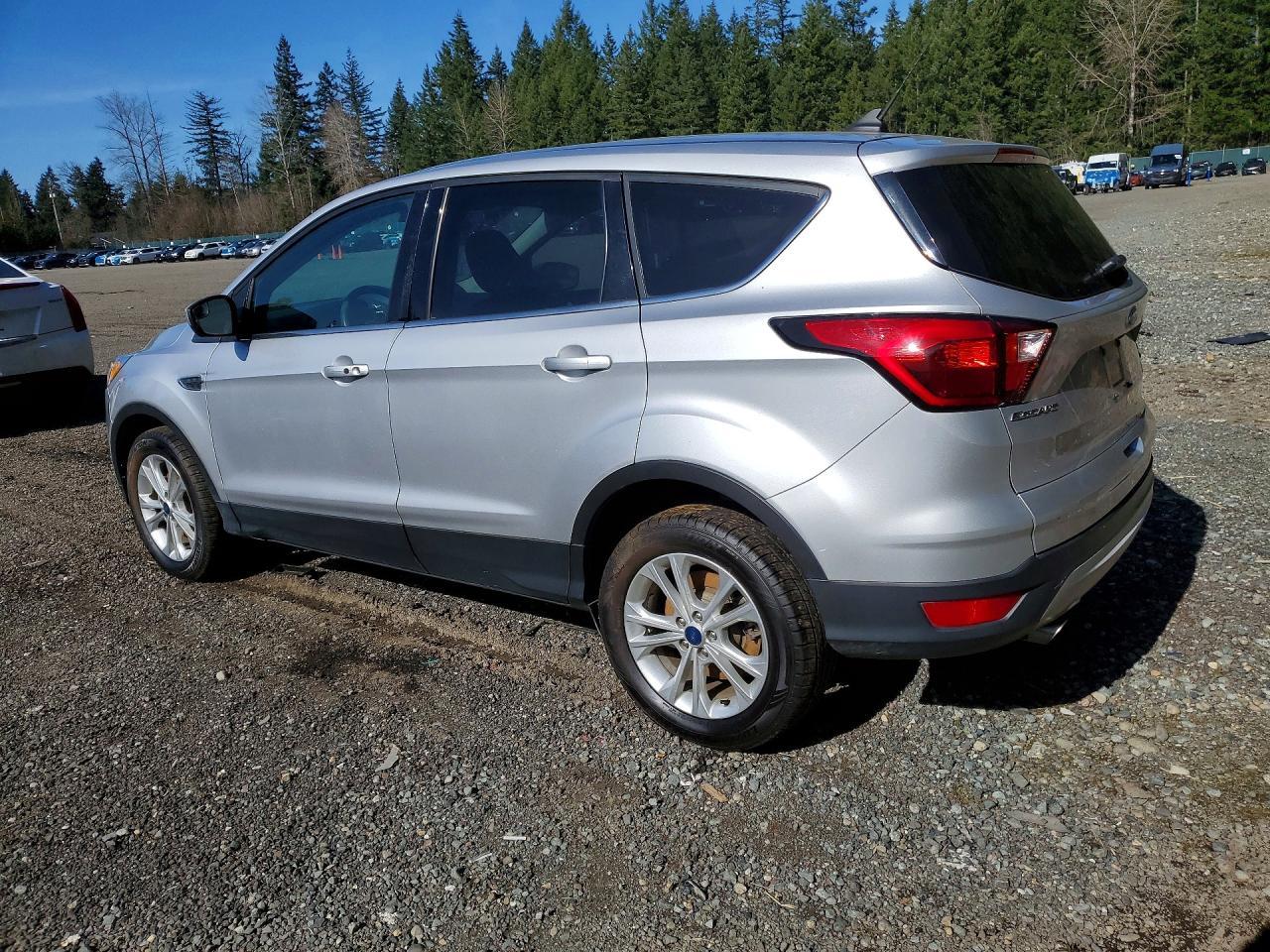 2019 Ford Escape Se - Фото 2