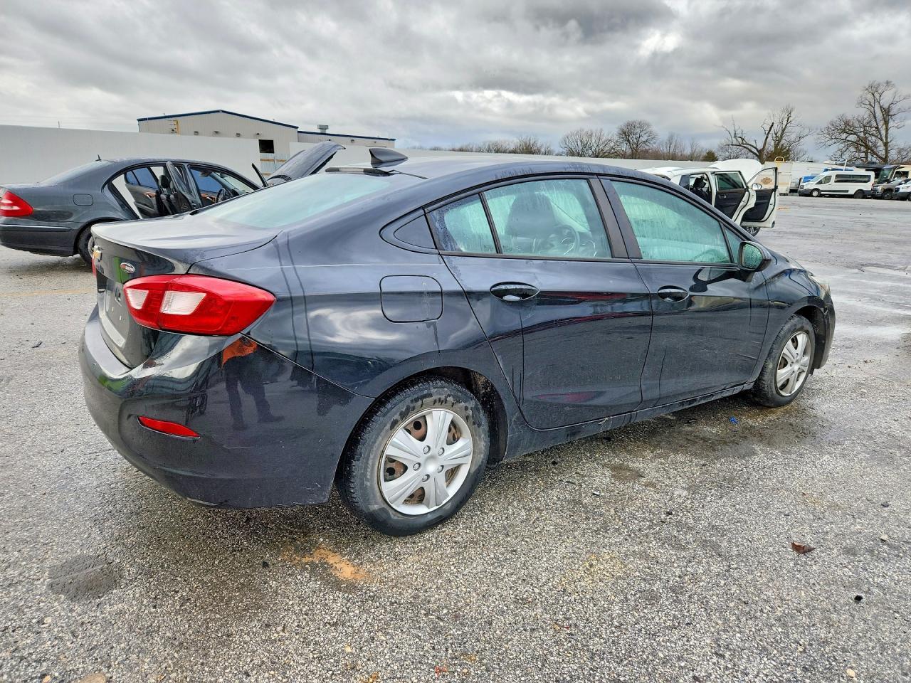 2017 Chevrolet Cruze Ls - Image 3