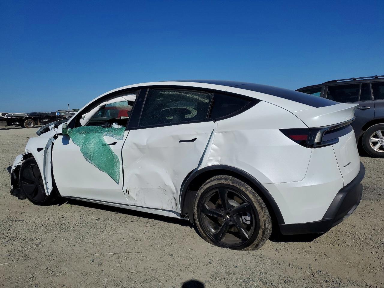 2026 Tesla Model Y - Image 2