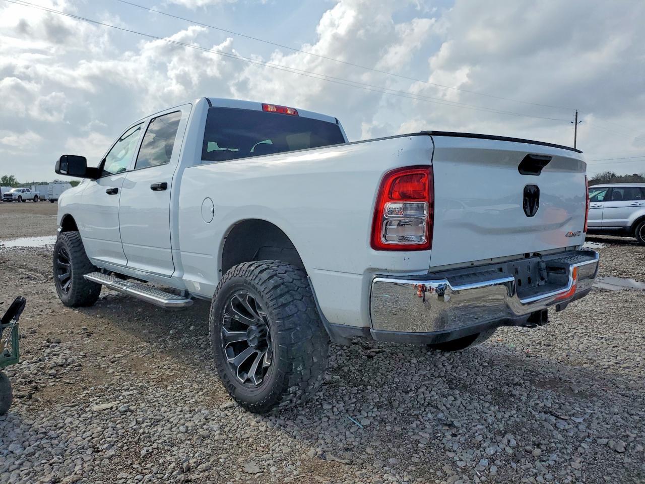 2022 Ram 2500 Tradesman - Фото 2