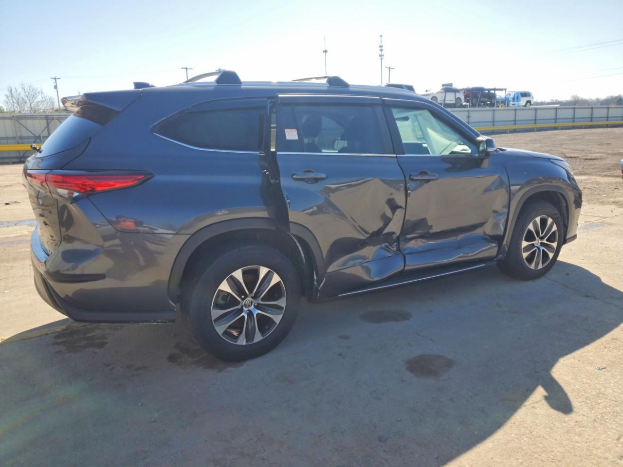 2023 Toyota Highlander Xle - Image 3