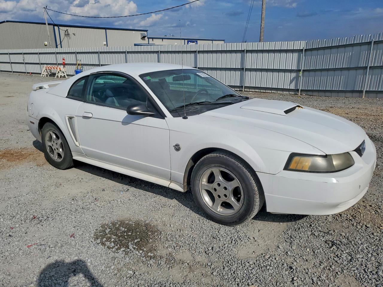 2004 Ford Mustang - Image 4