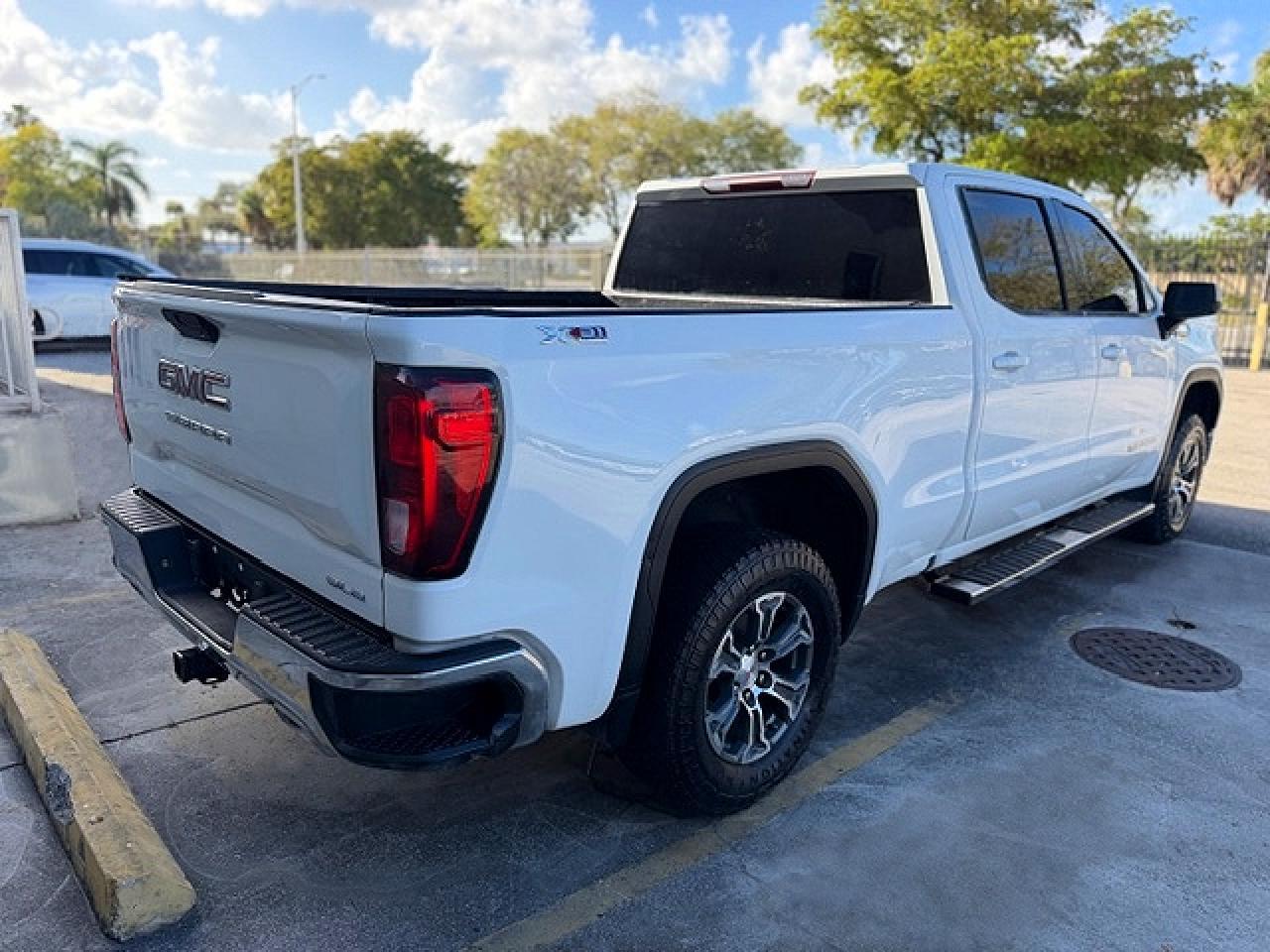 2021 GMC Sierra K1500 Sle - Image 3