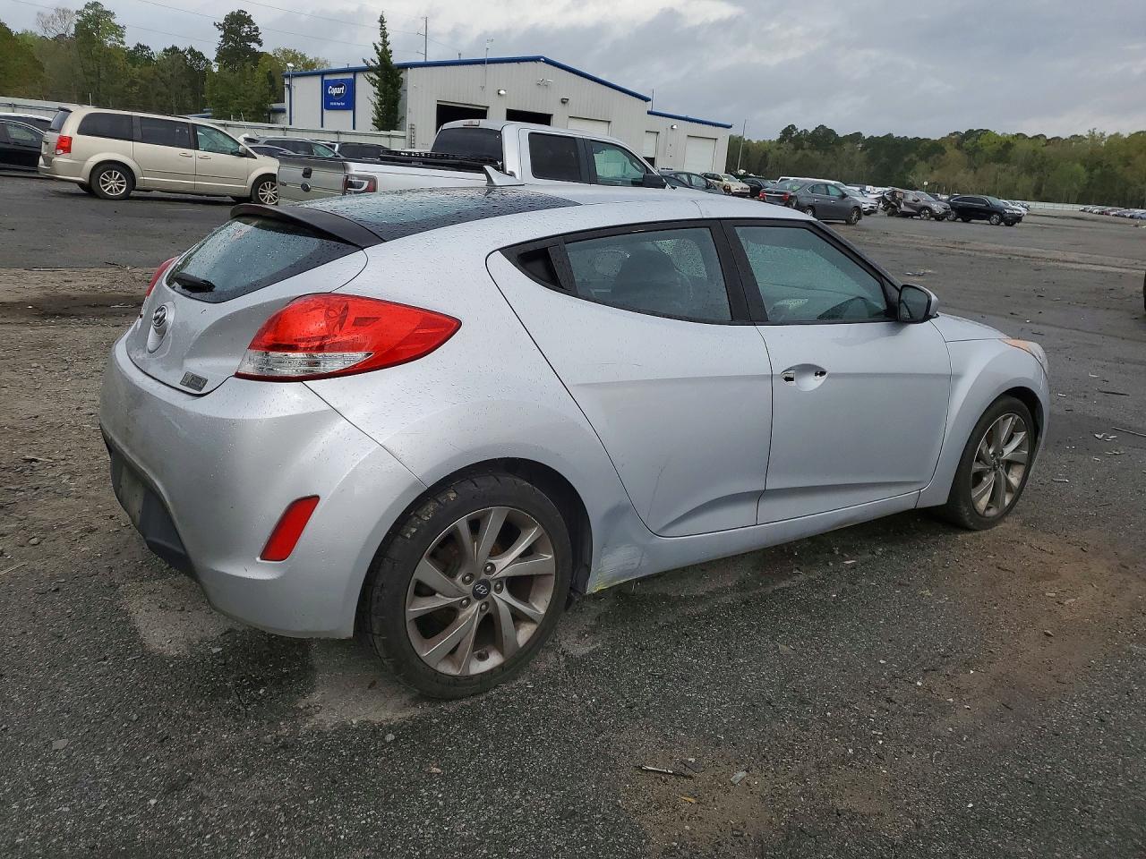 2017 Hyundai Veloster Base - Image 3