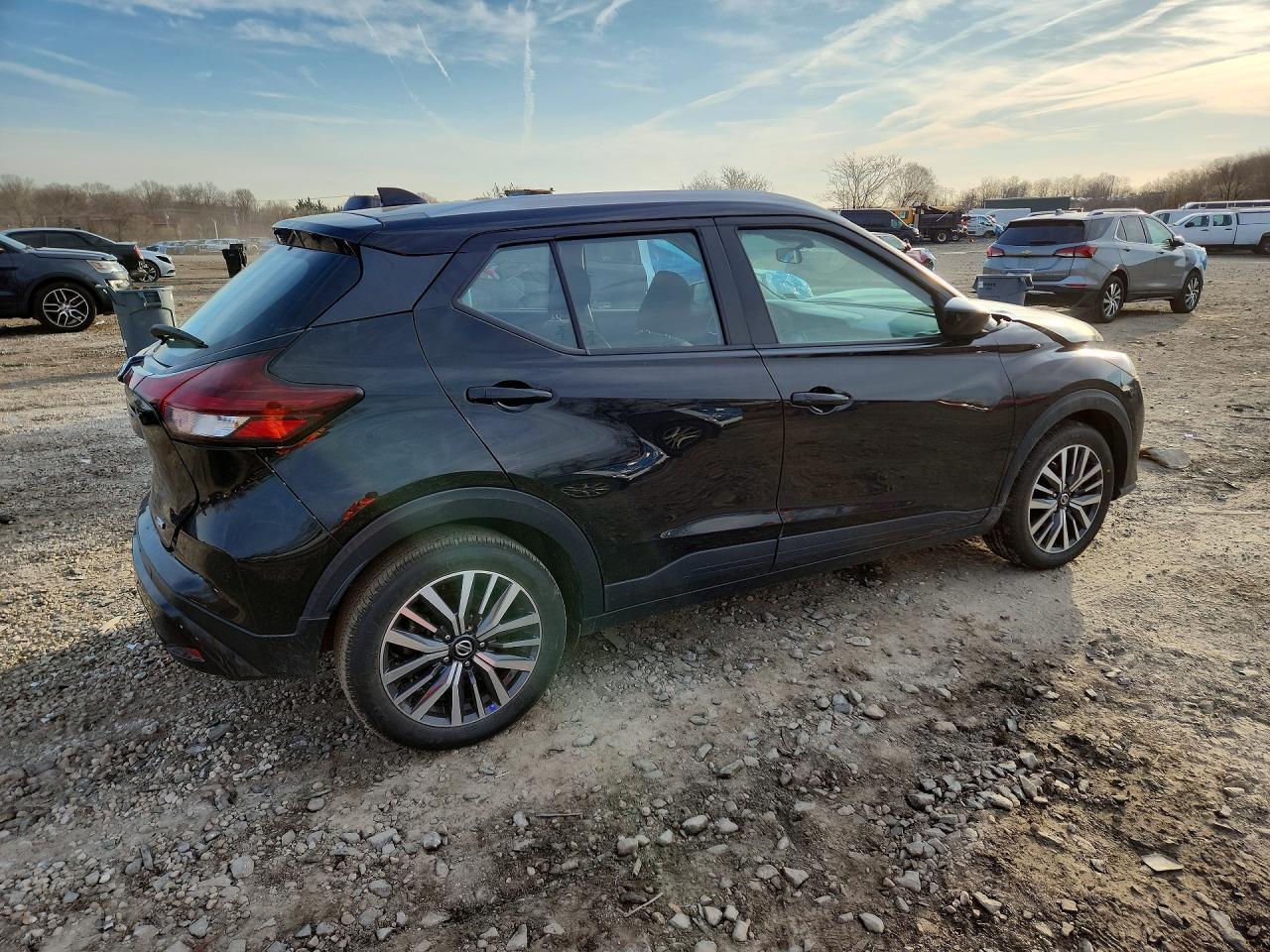 2021 Nissan Kicks Sv - Image 3