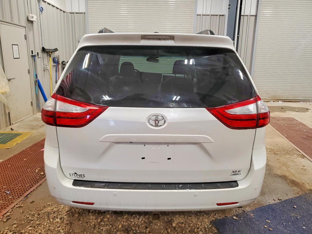 2015 Toyota Sienna Xle 7-Passenger - Image 6