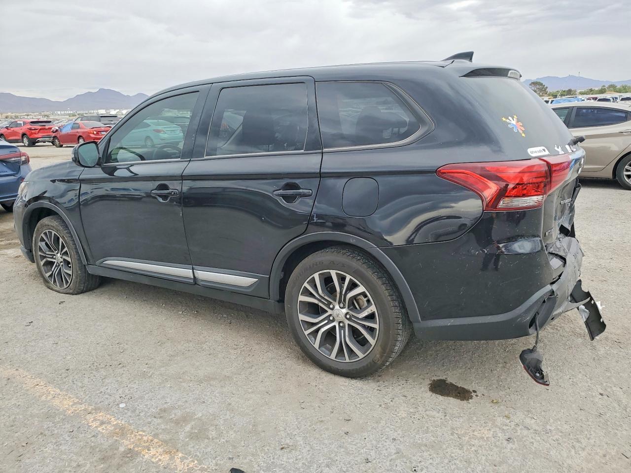 2017 Mitsubishi Outlander Se - Фото 2