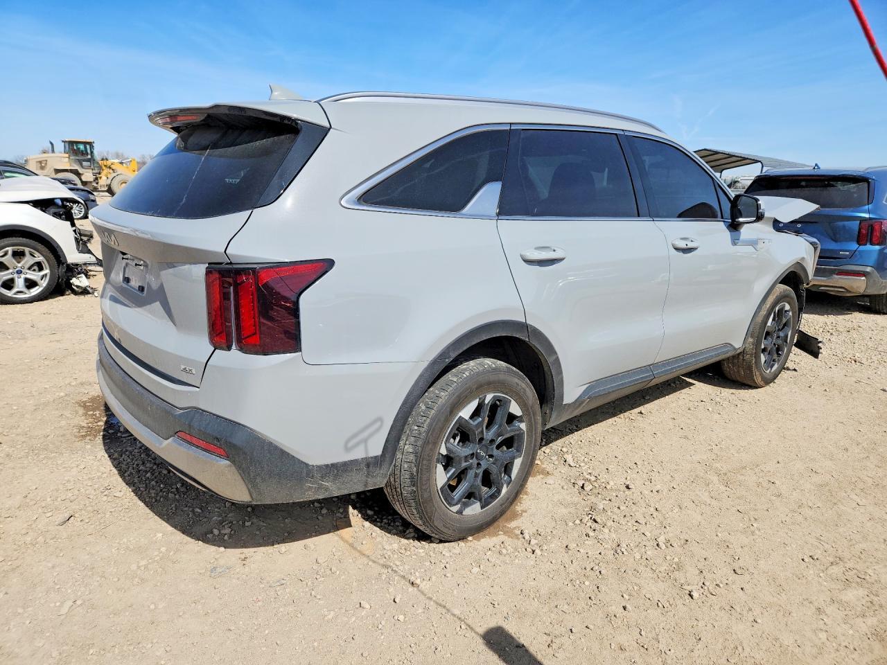 2025 Kia Sorento S - Фото 3