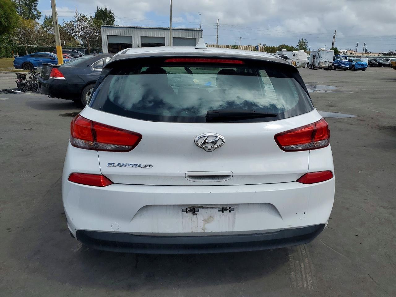 2018 Hyundai Elantra Gt Base - Image 6