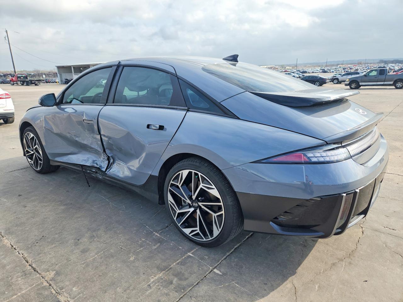 2023 Hyundai Ioniq 6 Sel - Image 2