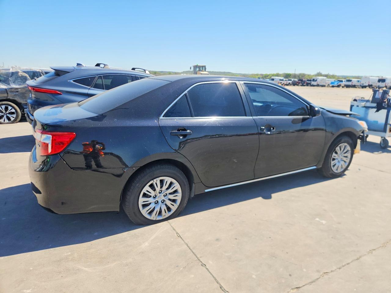 2013 Toyota Camry Le - Фото 3