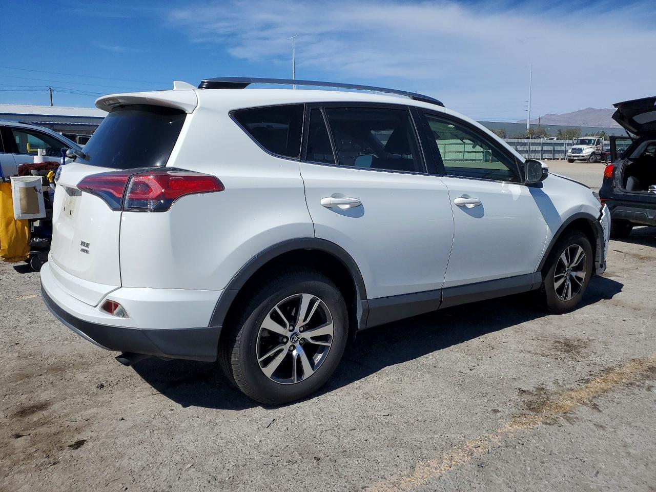 2018 Toyota Rav4 Xle - Фото 3