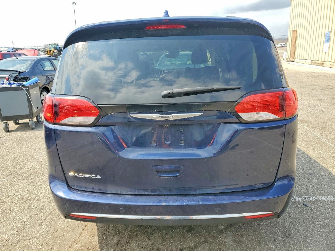 2017 Chrysler Pacifica Touring L Plus - Фото 6