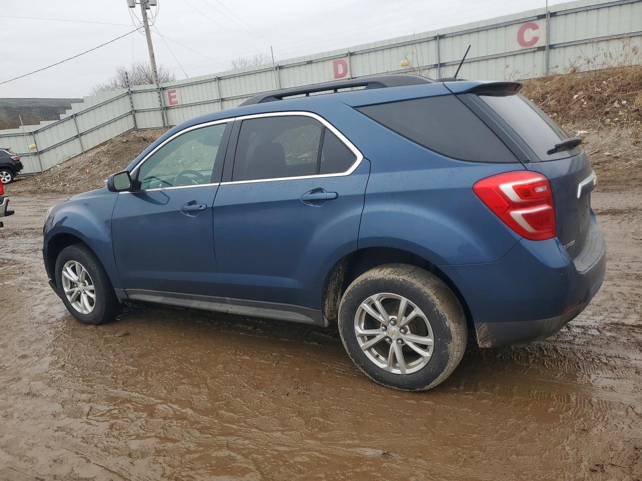 2017 Chevrolet Equinox Lt - Image 2