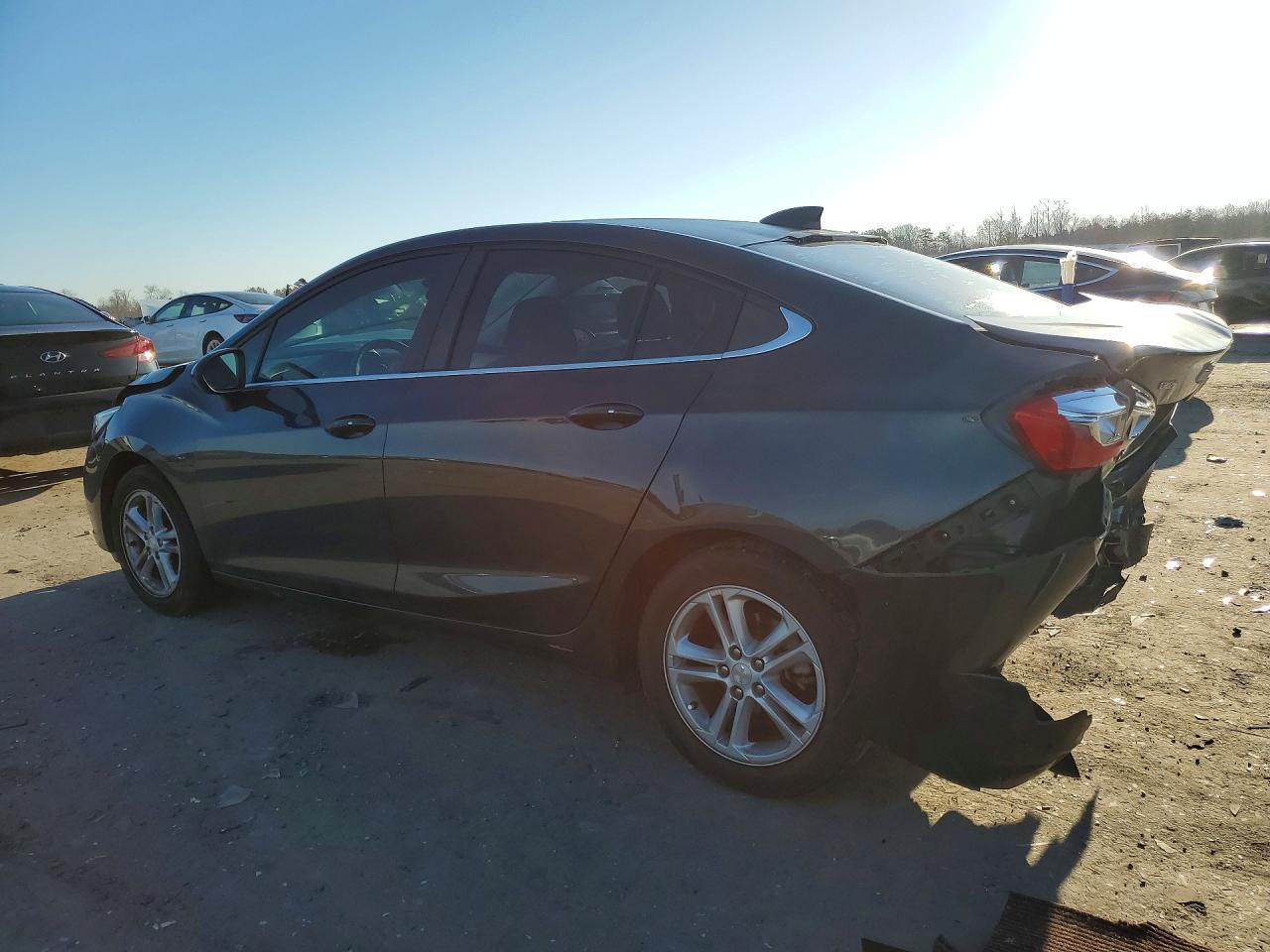 2017 Chevrolet Cruze Lt - Фото 2