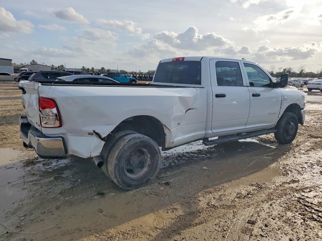 2022 Ram 3500 Tradesman - Фото 3