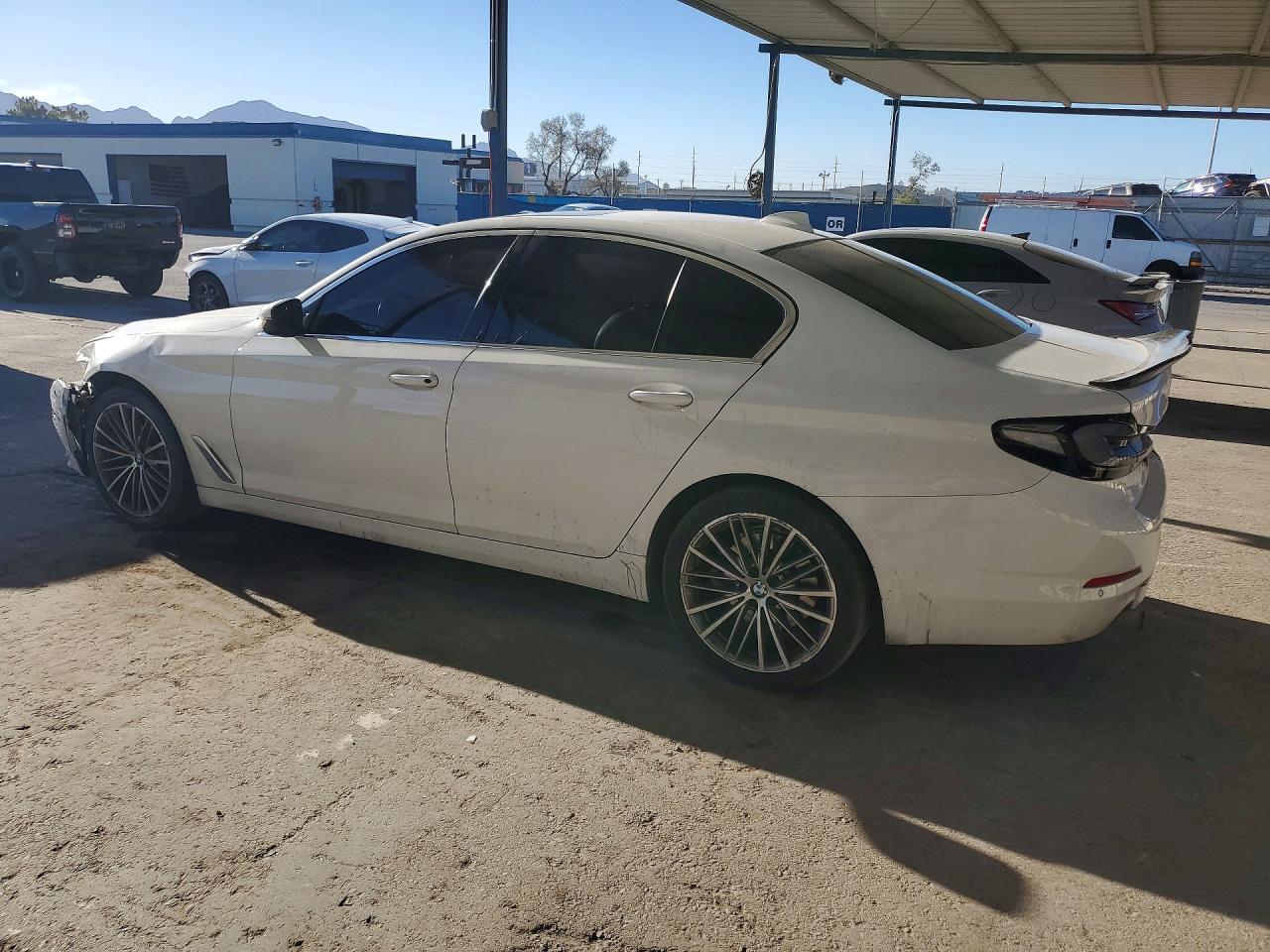 2020 BMW 530 I - Фото 2