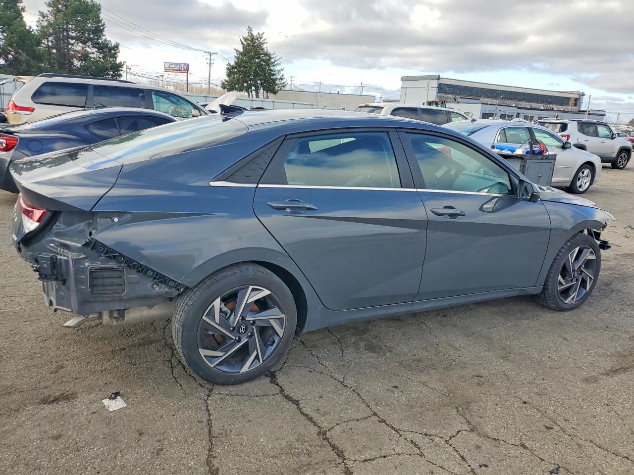 2024 Hyundai Elantra Limited - Image 3