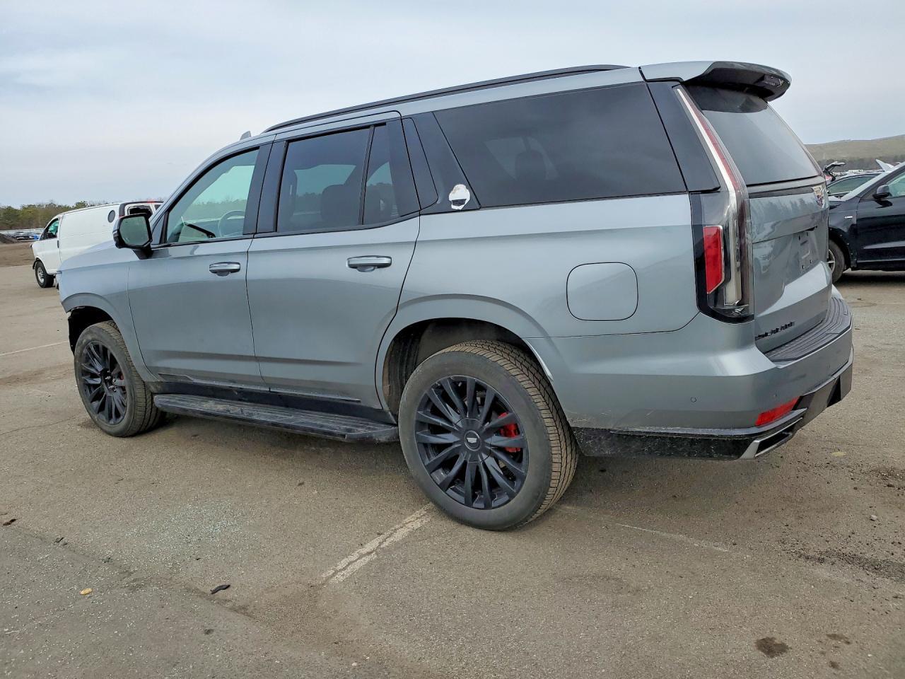2023 Cadillac Escalade Premium Luxury - Image 2