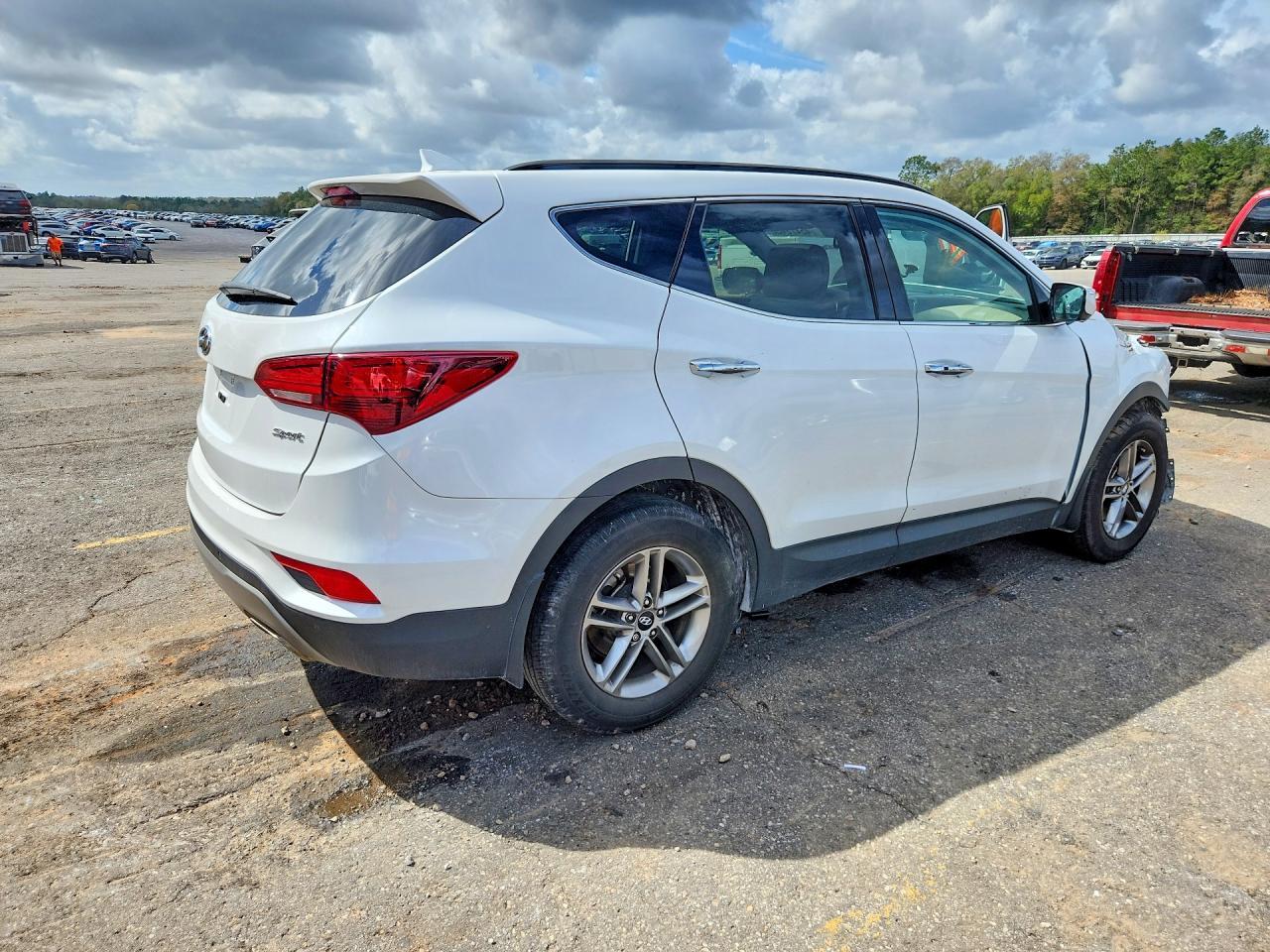 2017 Hyundai Santa Fe Sport 2.4L - Image 3