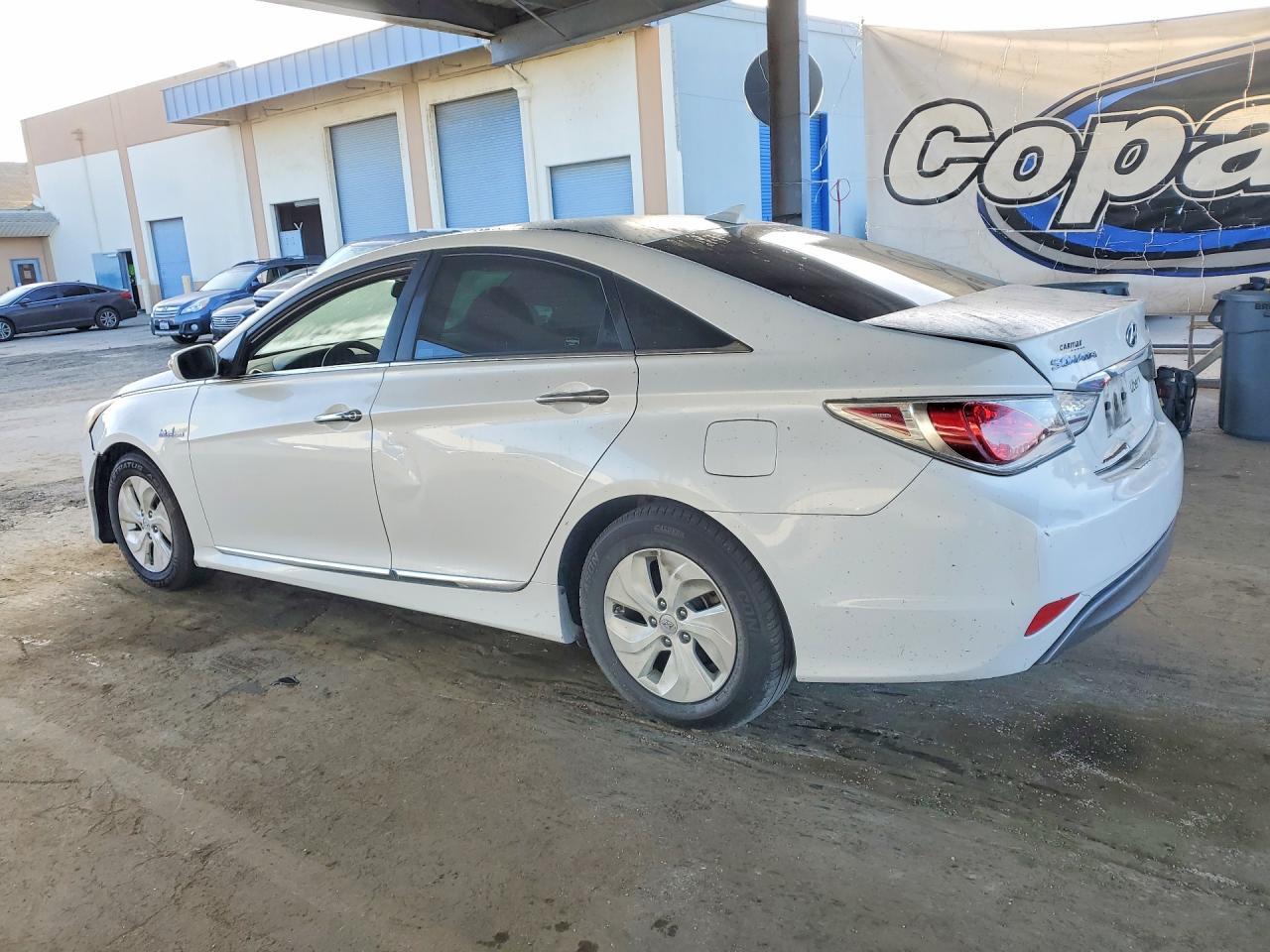 2013 Hyundai Sonata Hybrid - Image 2