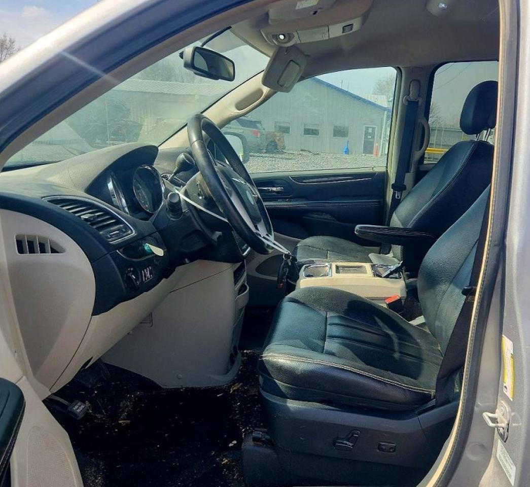 2015 Chrysler Town & Country Touring - Фото 7