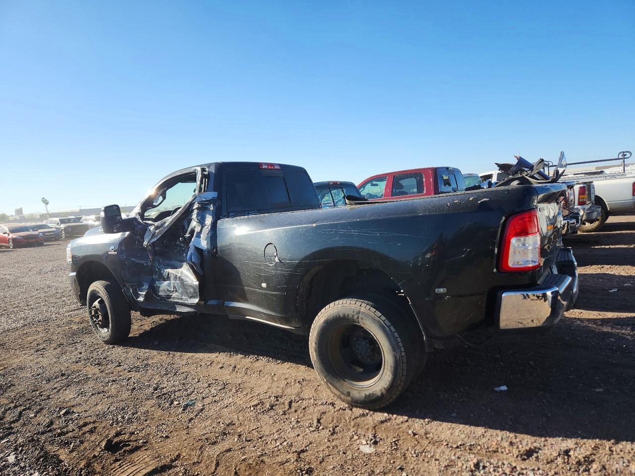 2023 Ram 3500 Tradesman - Фото 3