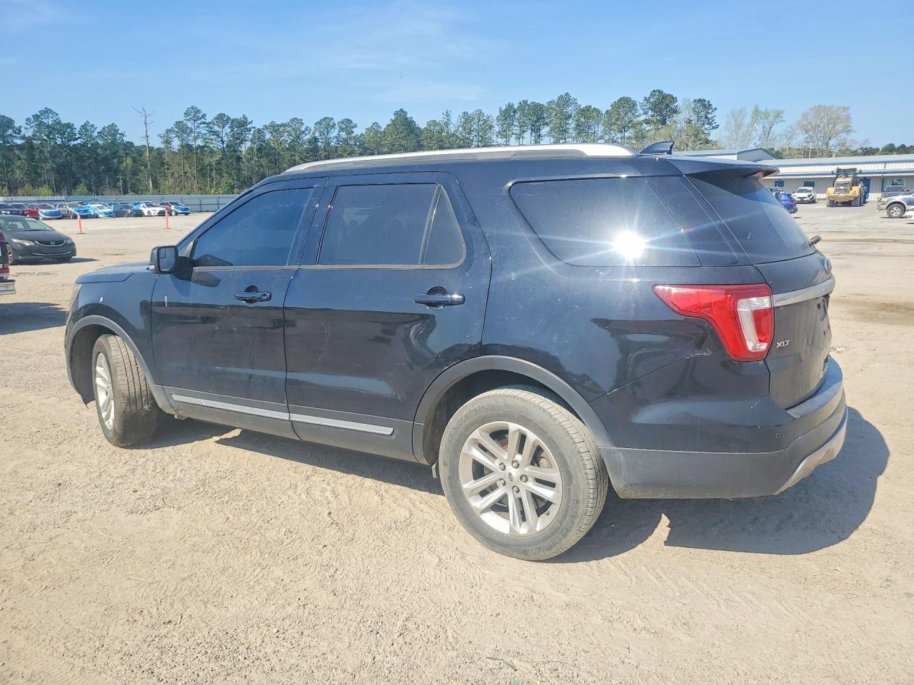 2016 Ford Explorer Xlt - Image 2