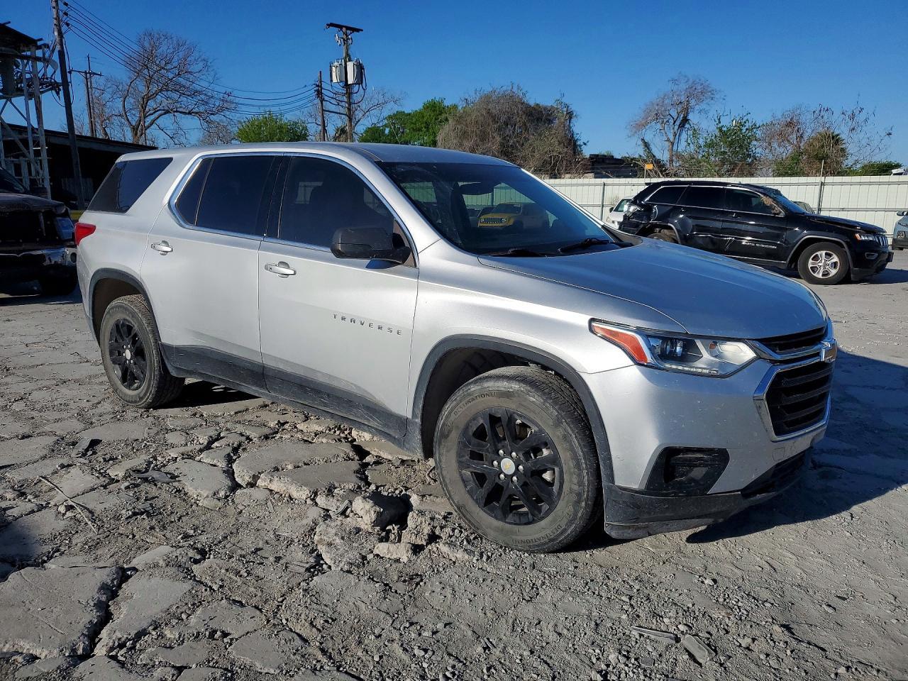 2021 Chevrolet Traverse Ls - Image 4
