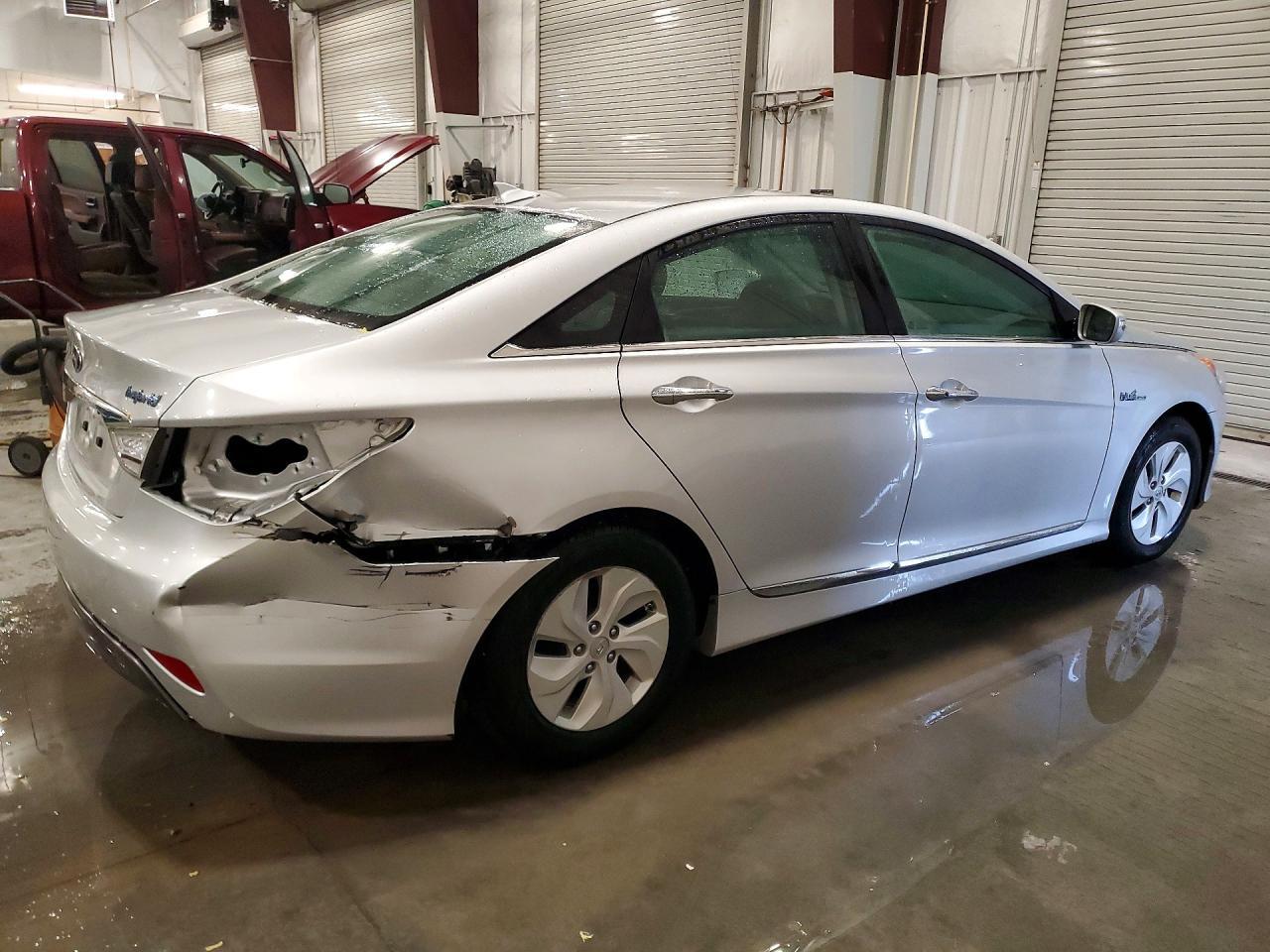 2015 Hyundai Sonata Hybrid Base - Image 3
