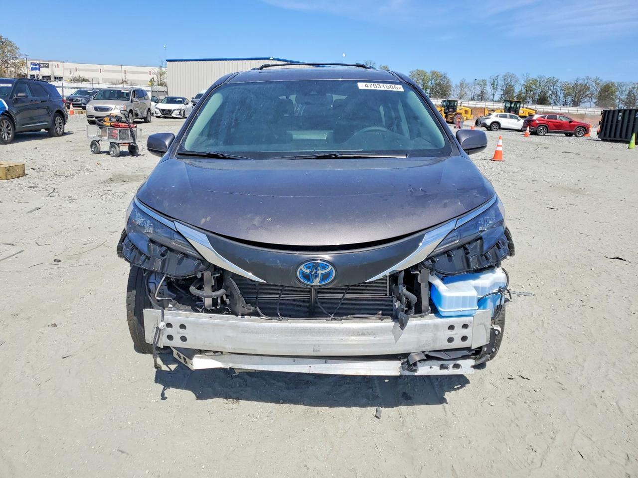 2024 Toyota Sienna Xle 7-Passenger - Image 5