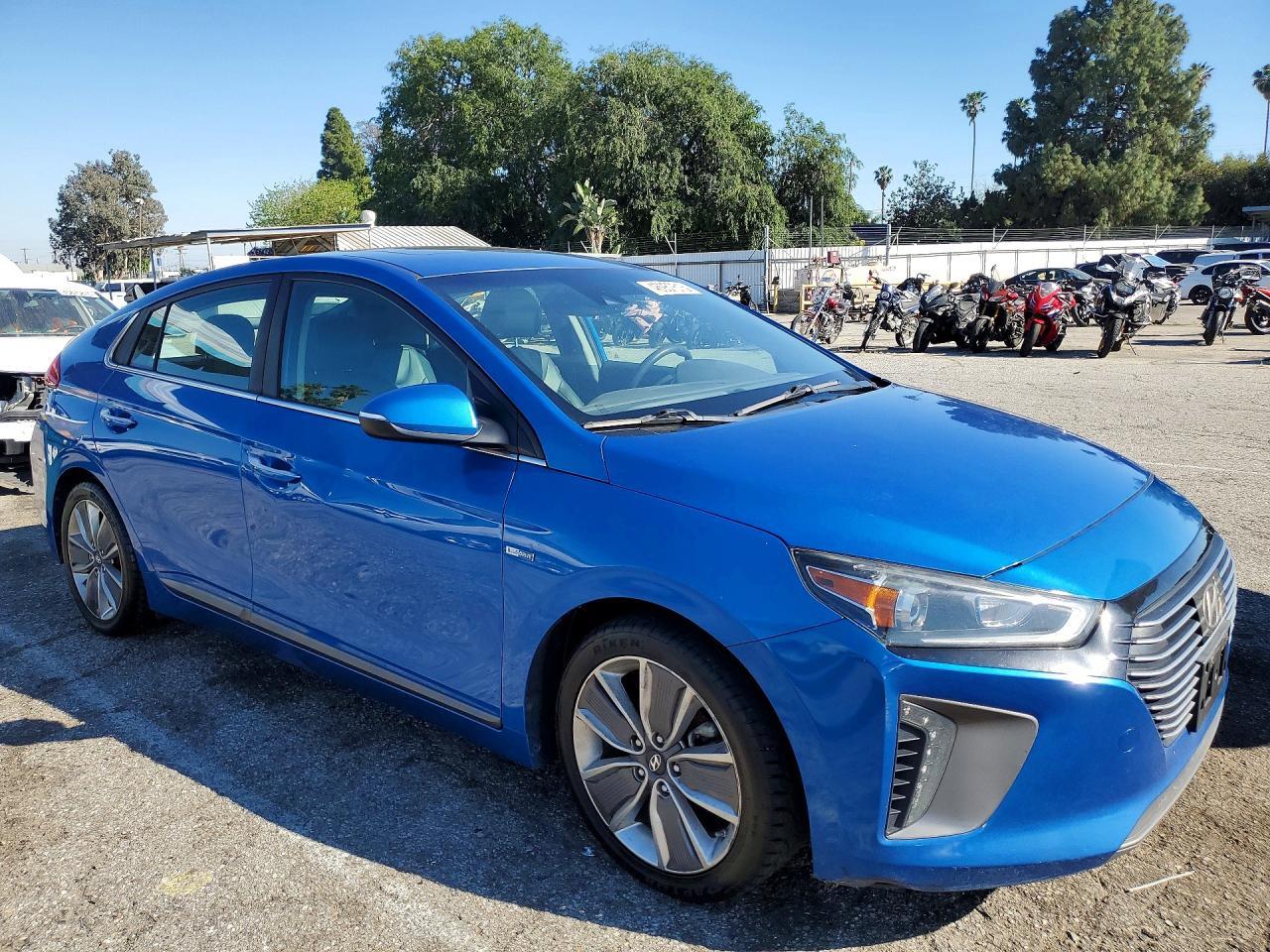 2017 Hyundai Ioniq Hybrid Limited - Image 4