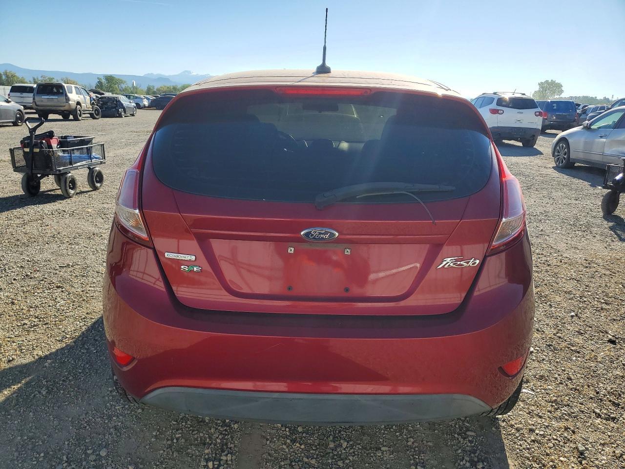 2015 Ford Fiesta Se - Фото 6