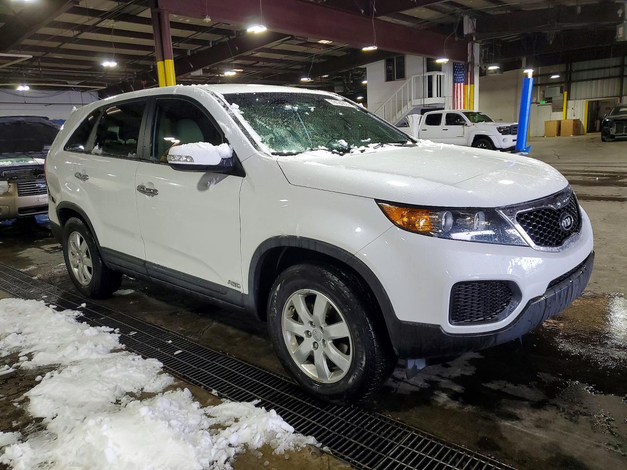 2013 Kia Sorento Lx - Image 4