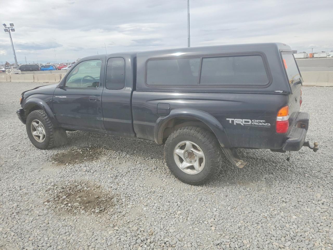 2004 Toyota Tacoma V6 - Image 2