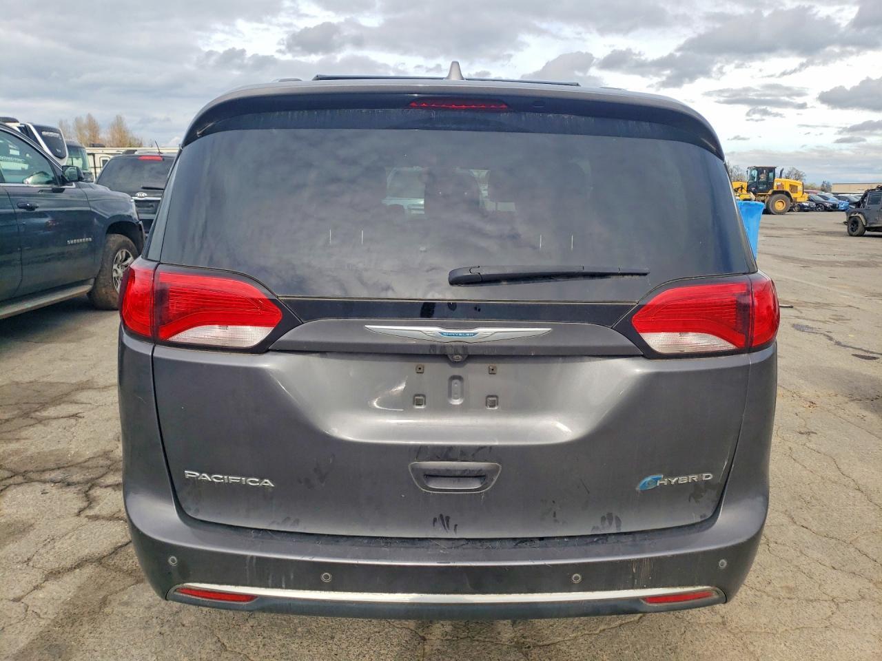 2018 Chrysler Pacifica Hybrid Limited - Image 6
