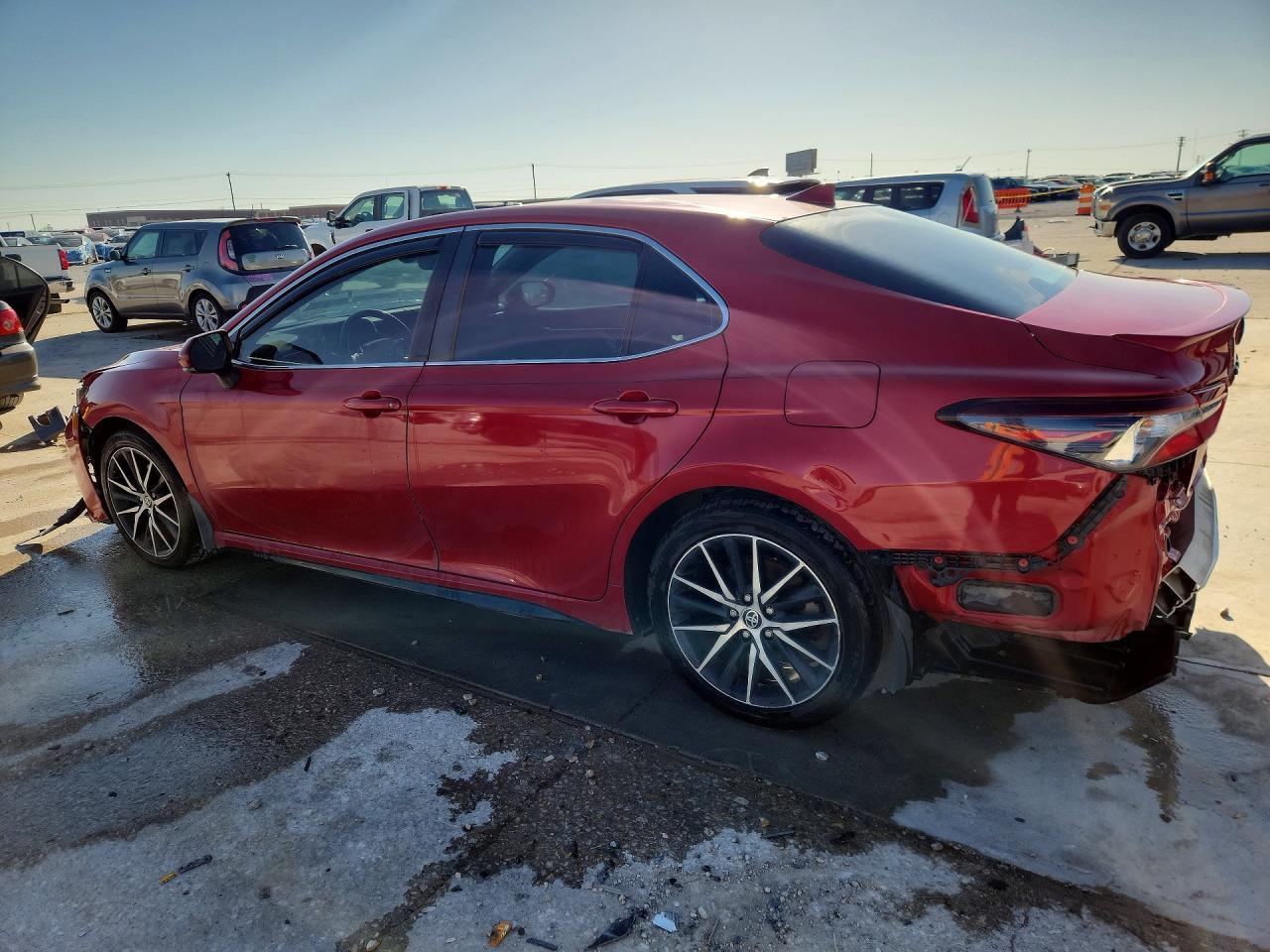 2022 Toyota Camry Se - Фото 2