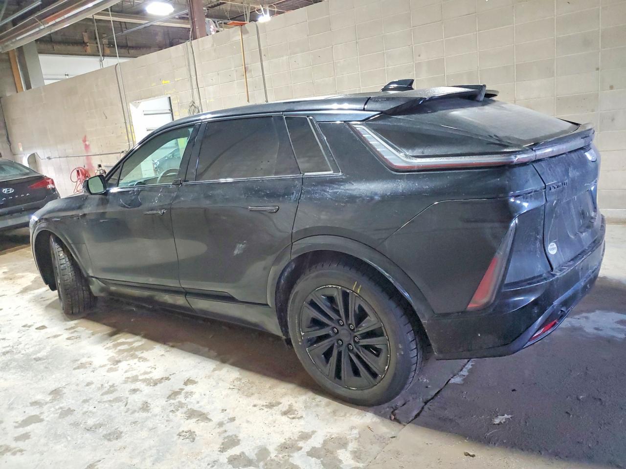 2023 Cadillac Lyriq Luxury - Image 2