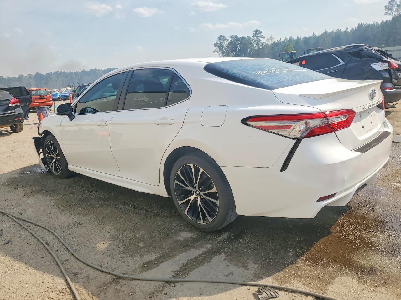 2018 Toyota Camry Se - Фото 2